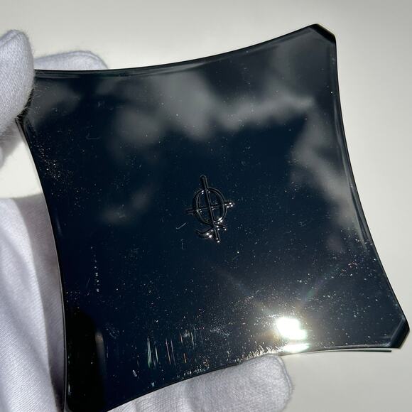 Illamasqua Beyond Powder Highlighter Compact OMG GORGEOUS Beige Gold Champagne7g - Picture 10 of 11